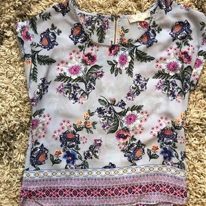 Floral blouse with zipper on the back